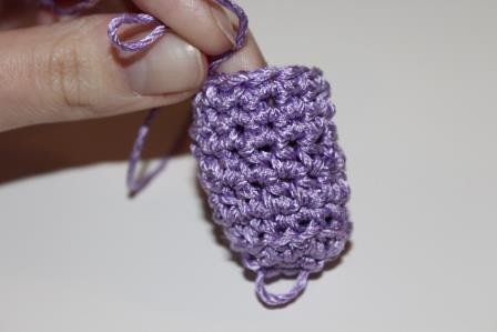 Blog-Inhaltsbild für 'Gratis Häkelanleitung für einen Mini-Handtaschenbeutel als Schlüsselanhänger'