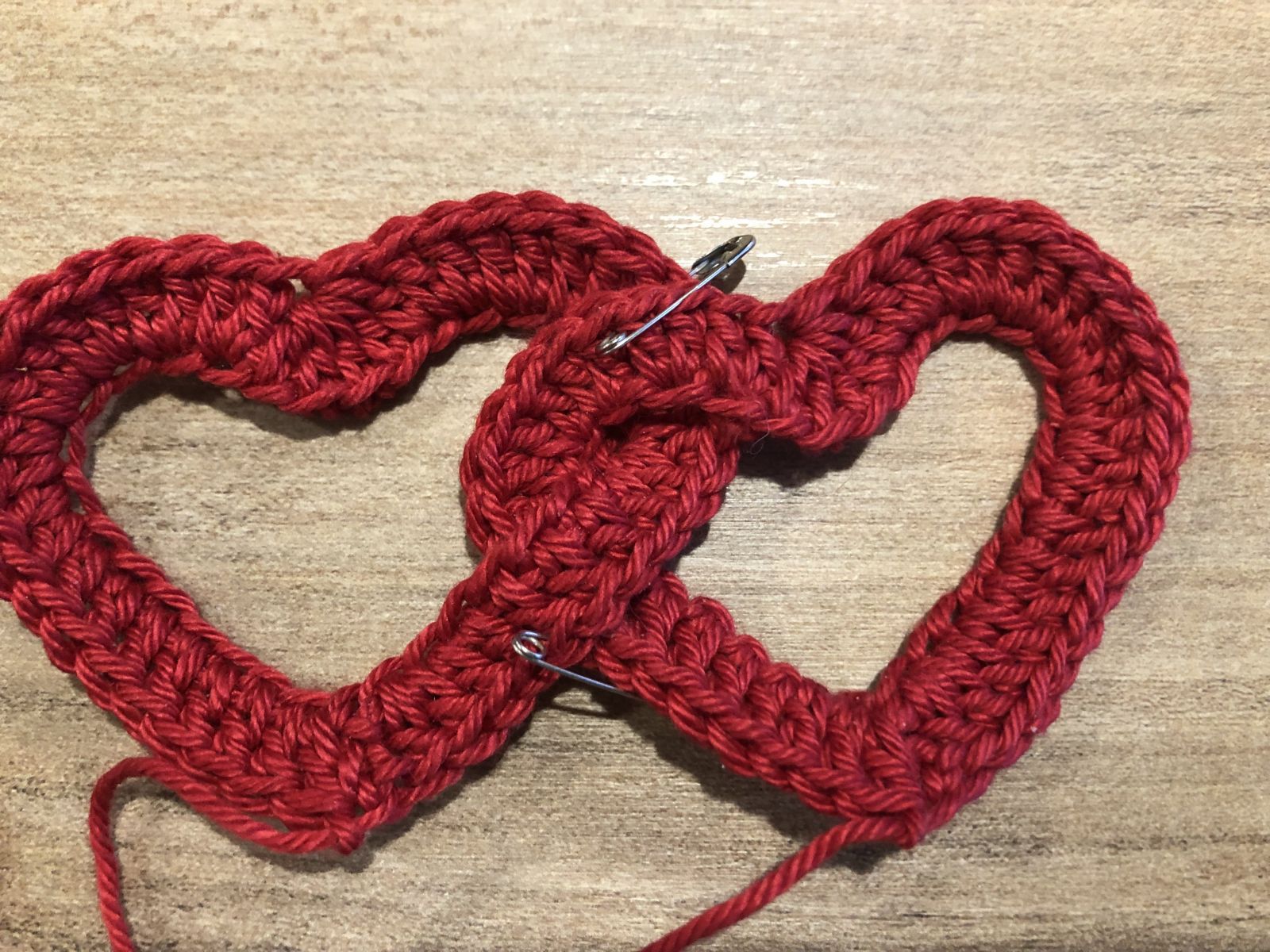 Blog-Inhaltsbild für 'Crochet a loveletter holder with lots of love'