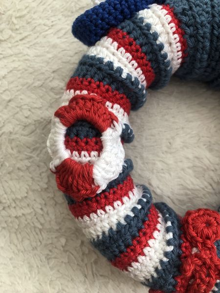 Blog-Inhaltsbild für 'Häkelanleitung maritimer Kranz'