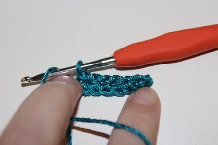 Blog-Inhaltsbild für 'Gratis Häkelanleitung für eine Mini Clutch als Schlüsselanhänger'