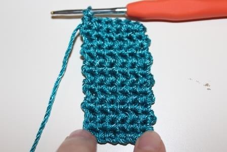 Blog-Inhaltsbild für 'Gratis Häkelanleitung für eine Mini Clutch als Schlüsselanhänger'