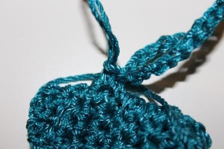 Blog-Inhaltsbild für 'Gratis Häkelanleitung für eine Mini Clutch als Schlüsselanhänger'