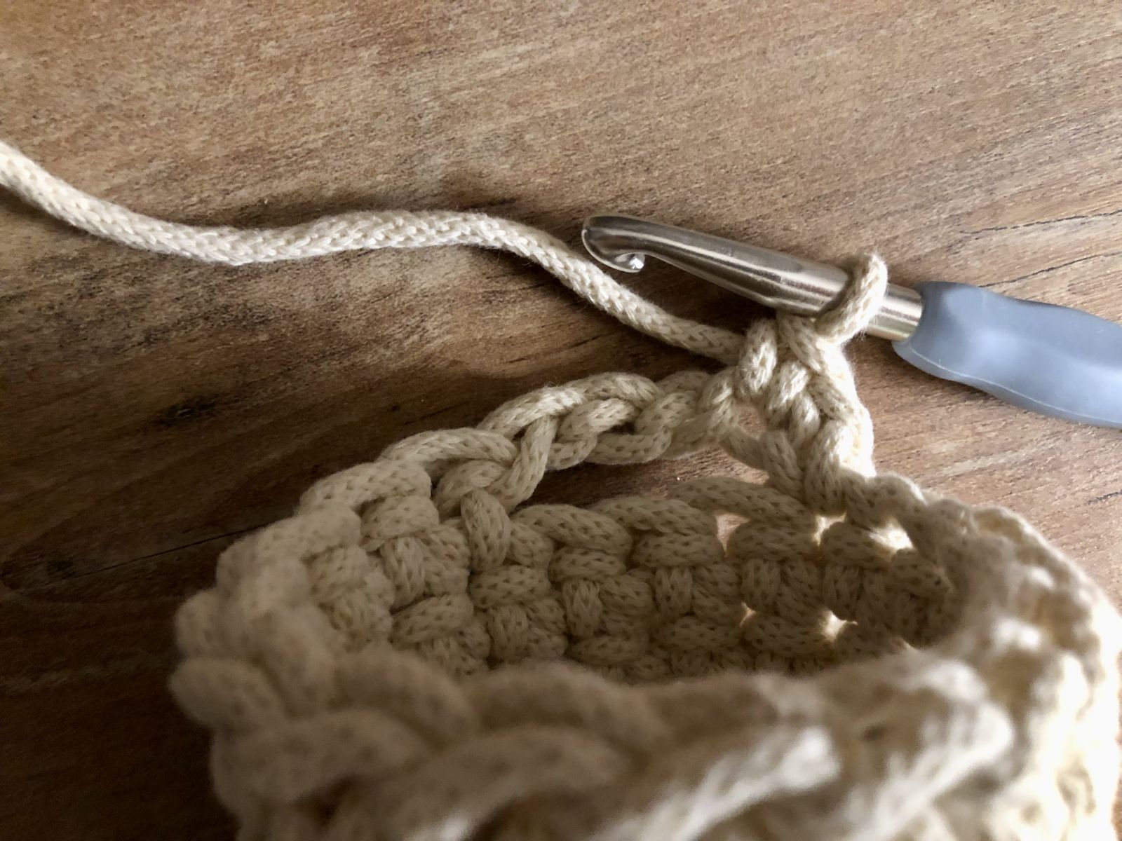 Blog-Inhaltsbild für 'Baby-Wickeln mit Häkelideen zu etwas Besonderem machen'