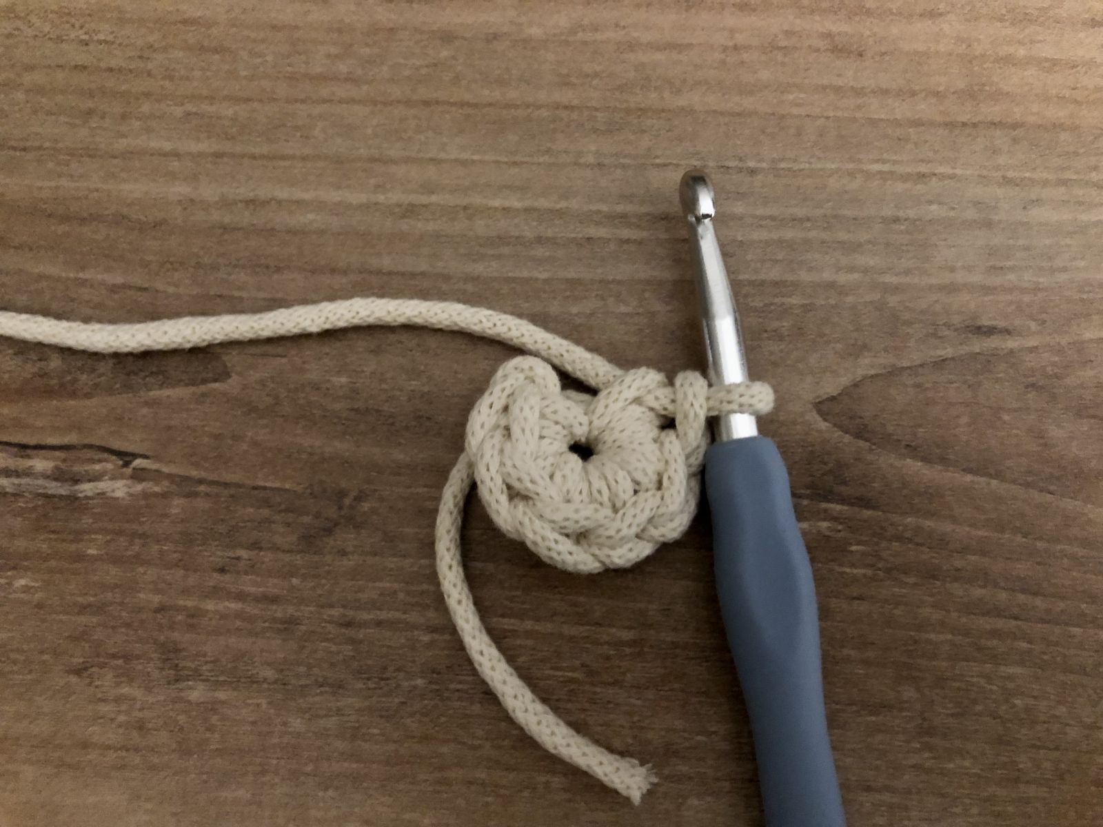 Blog-Inhaltsbild für 'Baby-Wickeln mit Häkelideen zu etwas Besonderem machen'