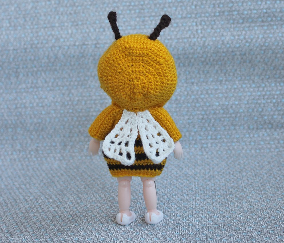Blog content image for 'Bee dress for a small doll'