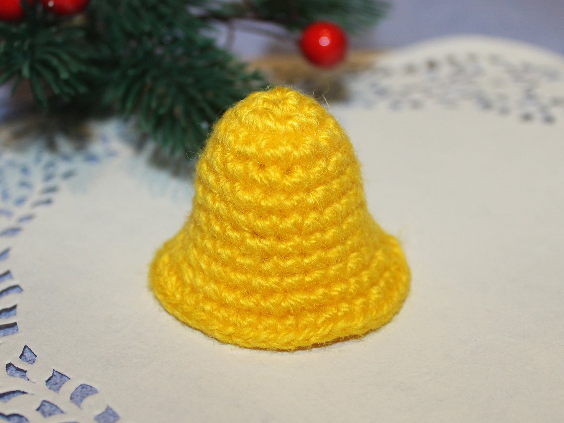 Blog content image for 'Three Christmas tree decorations made from leftover yarn'