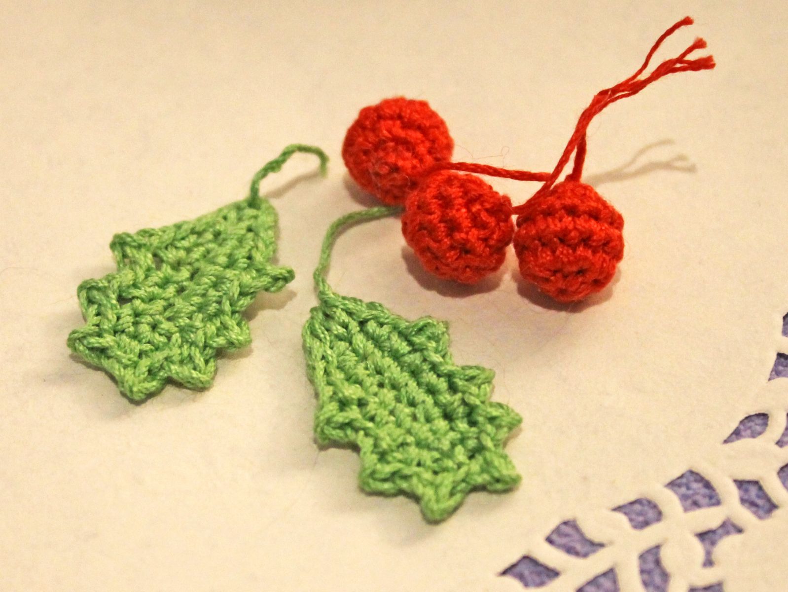 Blog content image for 'Three Christmas tree decorations made from leftover yarn'