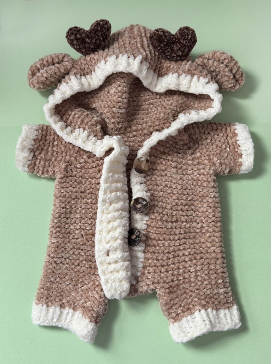 Blog content image for 'A fluffy little baby in a cozy deer, knitted.'