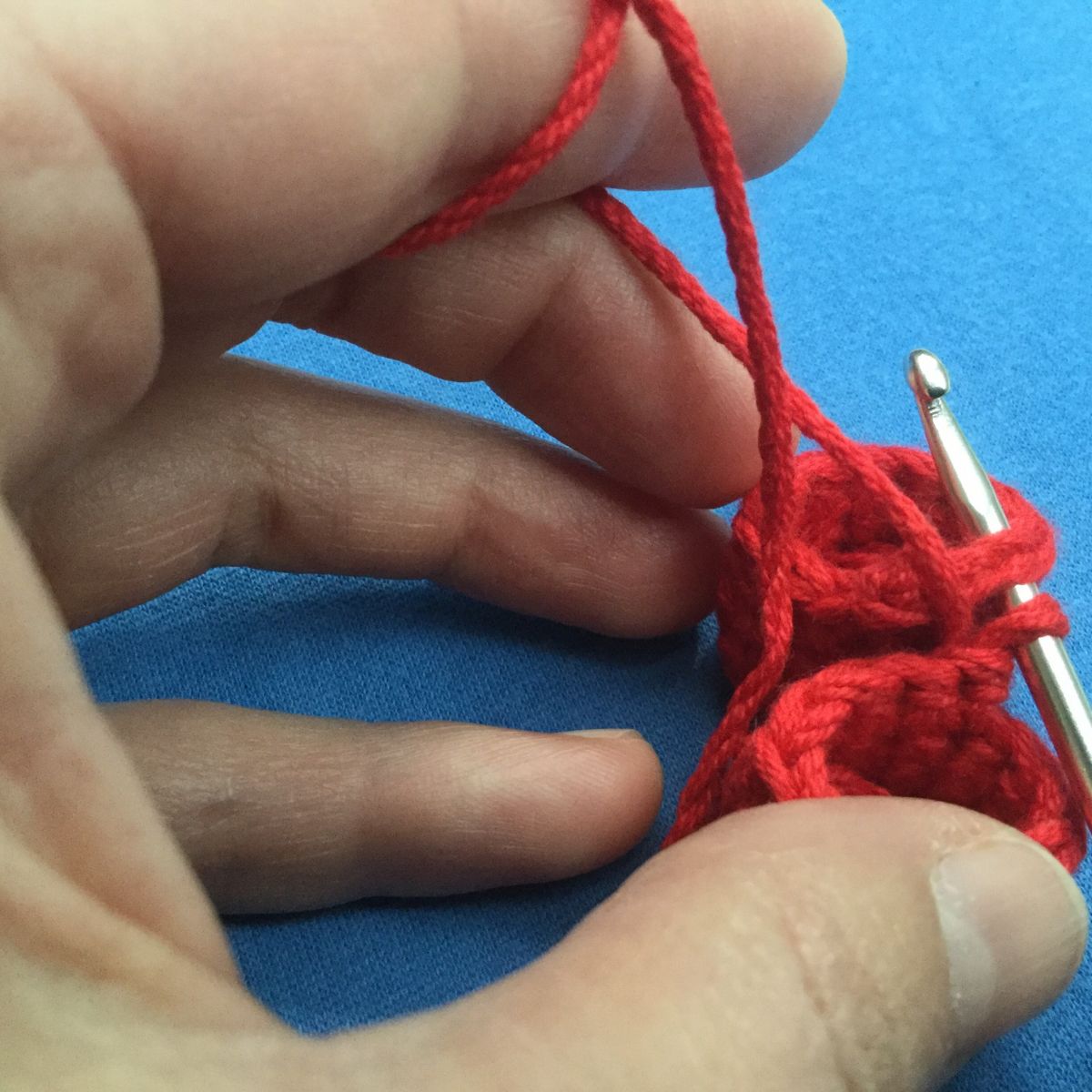 Blog-Inhaltsbild für 'kostenlose Häkelanleitung Amigurumi Roboter'