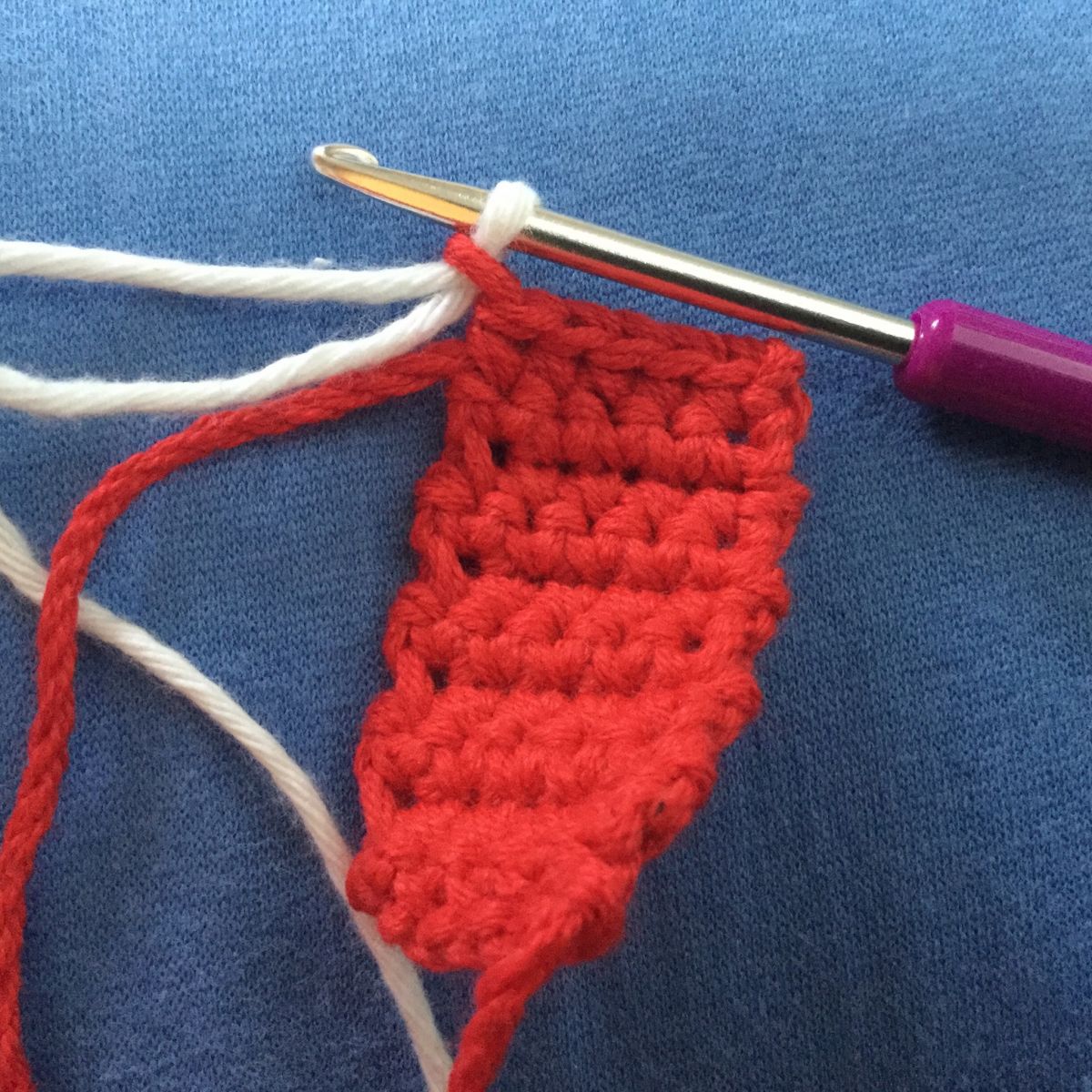 Blog-Inhaltsbild für 'kostenlose Häkelanleitung Amigurumi Roboter'