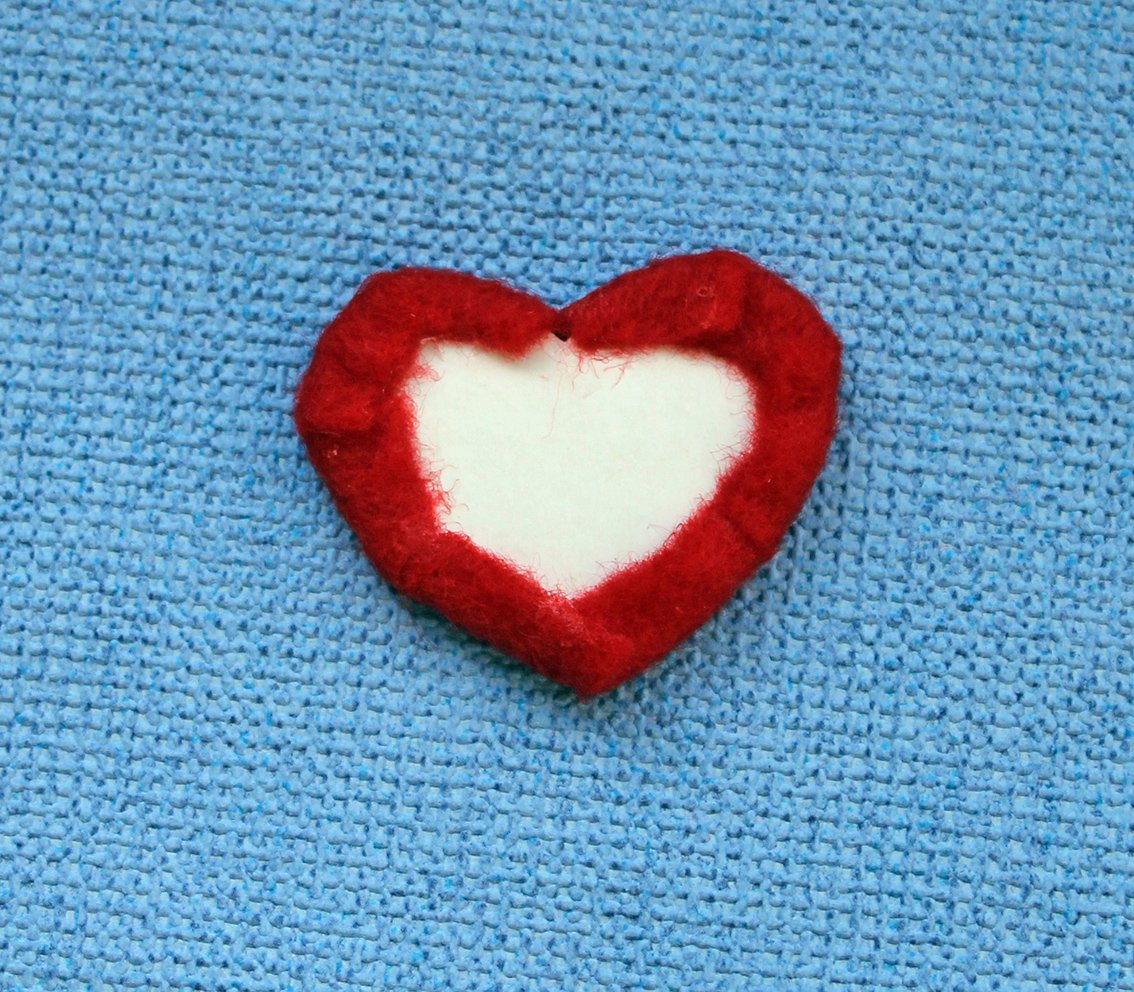 Blog content image for 'Heart & crochet hook brooch'
