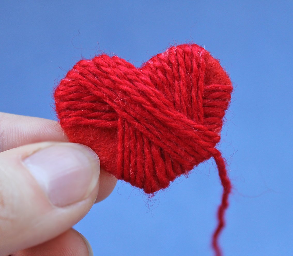 Blog content image for 'Heart & crochet hook brooch'