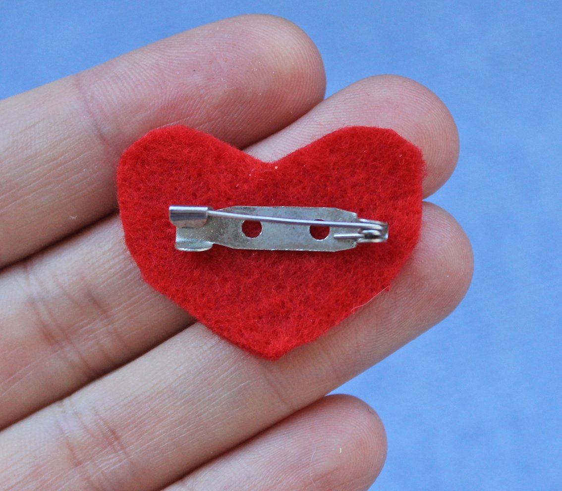 Blog content image for 'Heart & crochet hook brooch'