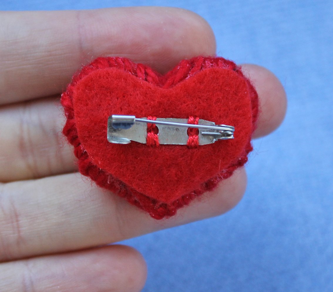 Blog content image for 'Heart & crochet hook brooch'