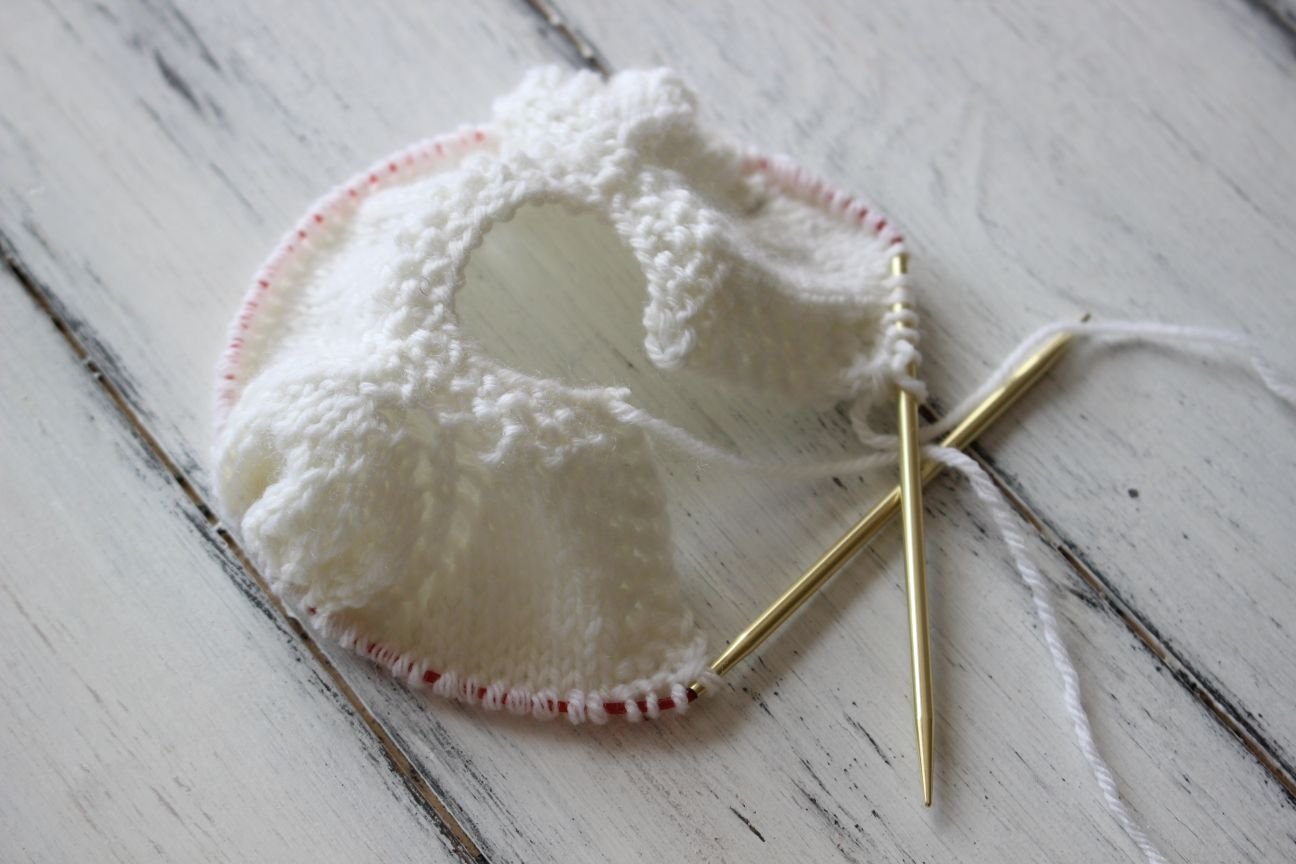 Blog-Inhaltsbild für 'Kostenlose Strickanleitung für Puppen Dirndl'