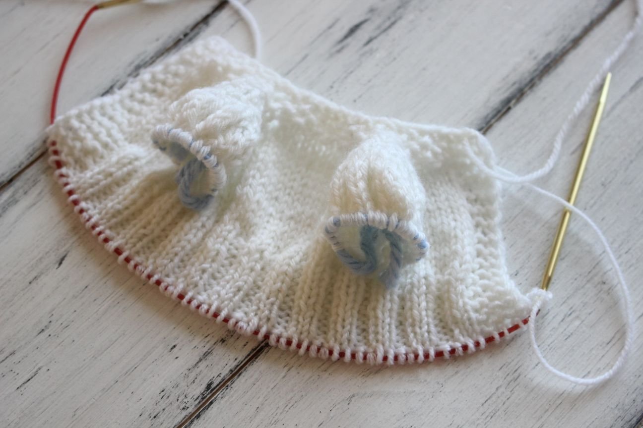 Blog-Inhaltsbild für 'Kostenlose Strickanleitung für Puppen Dirndl'