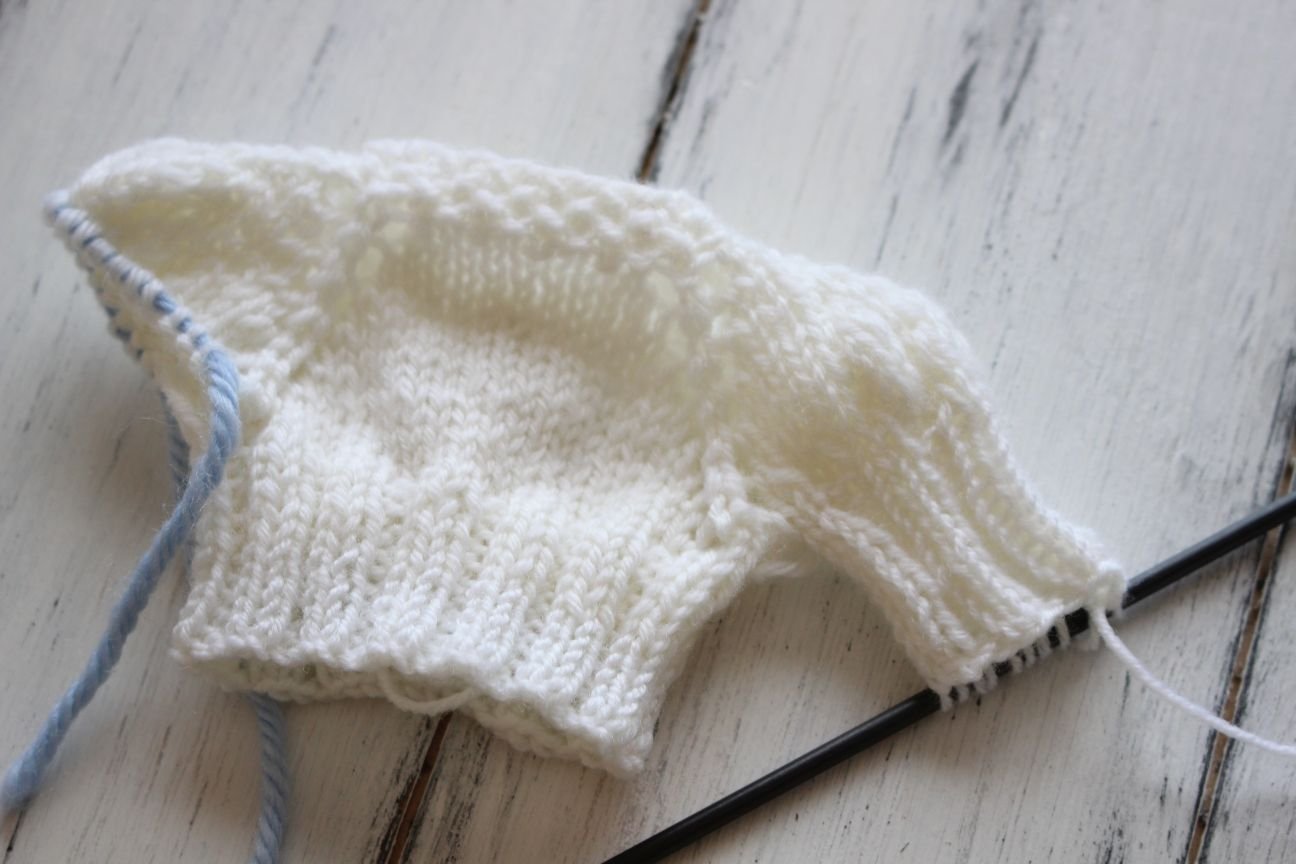 Blog-Inhaltsbild für 'Kostenlose Strickanleitung für Puppen Dirndl'
