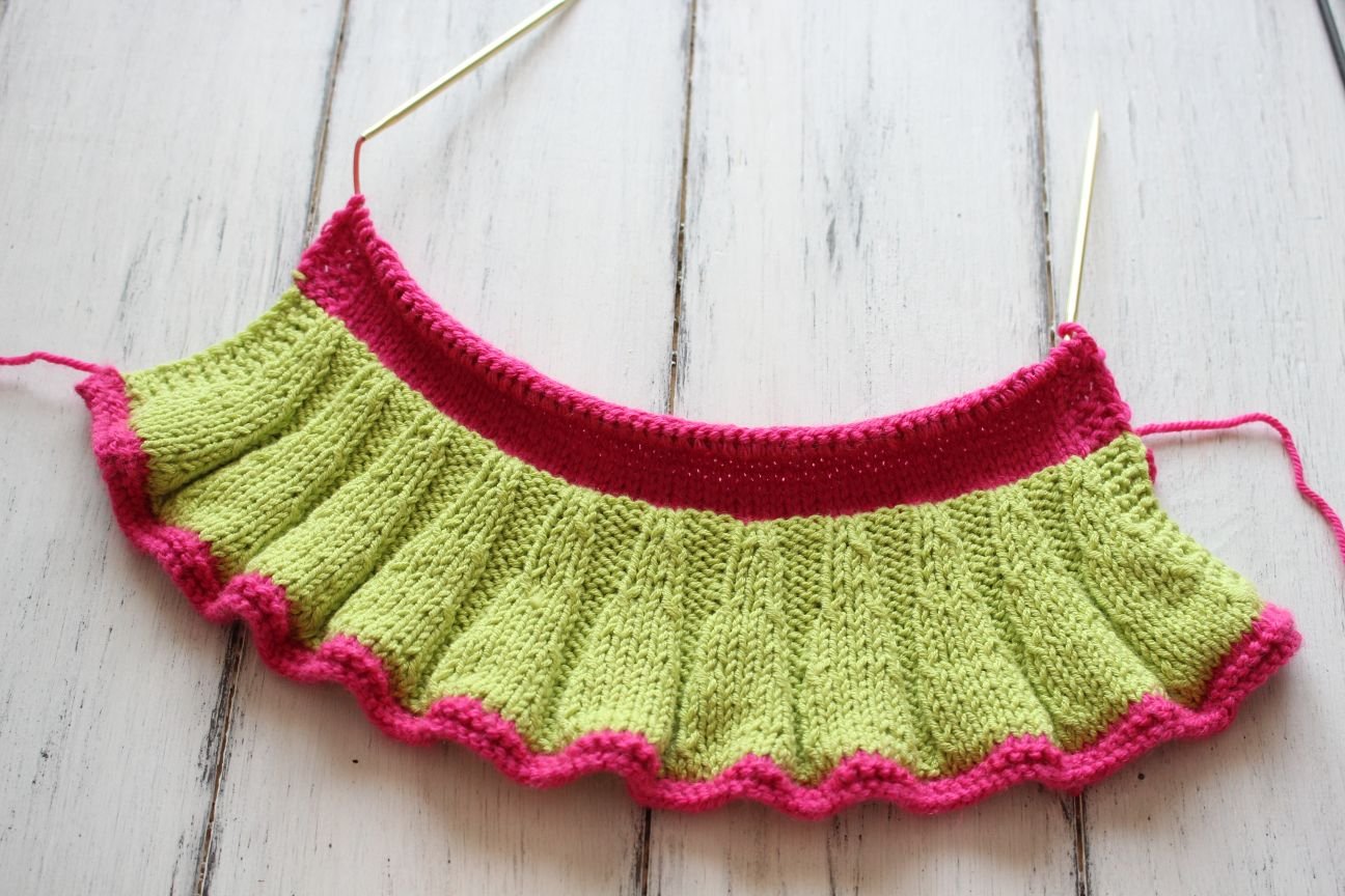 Blog-Inhaltsbild für 'Kostenlose Strickanleitung für Puppen Dirndl'