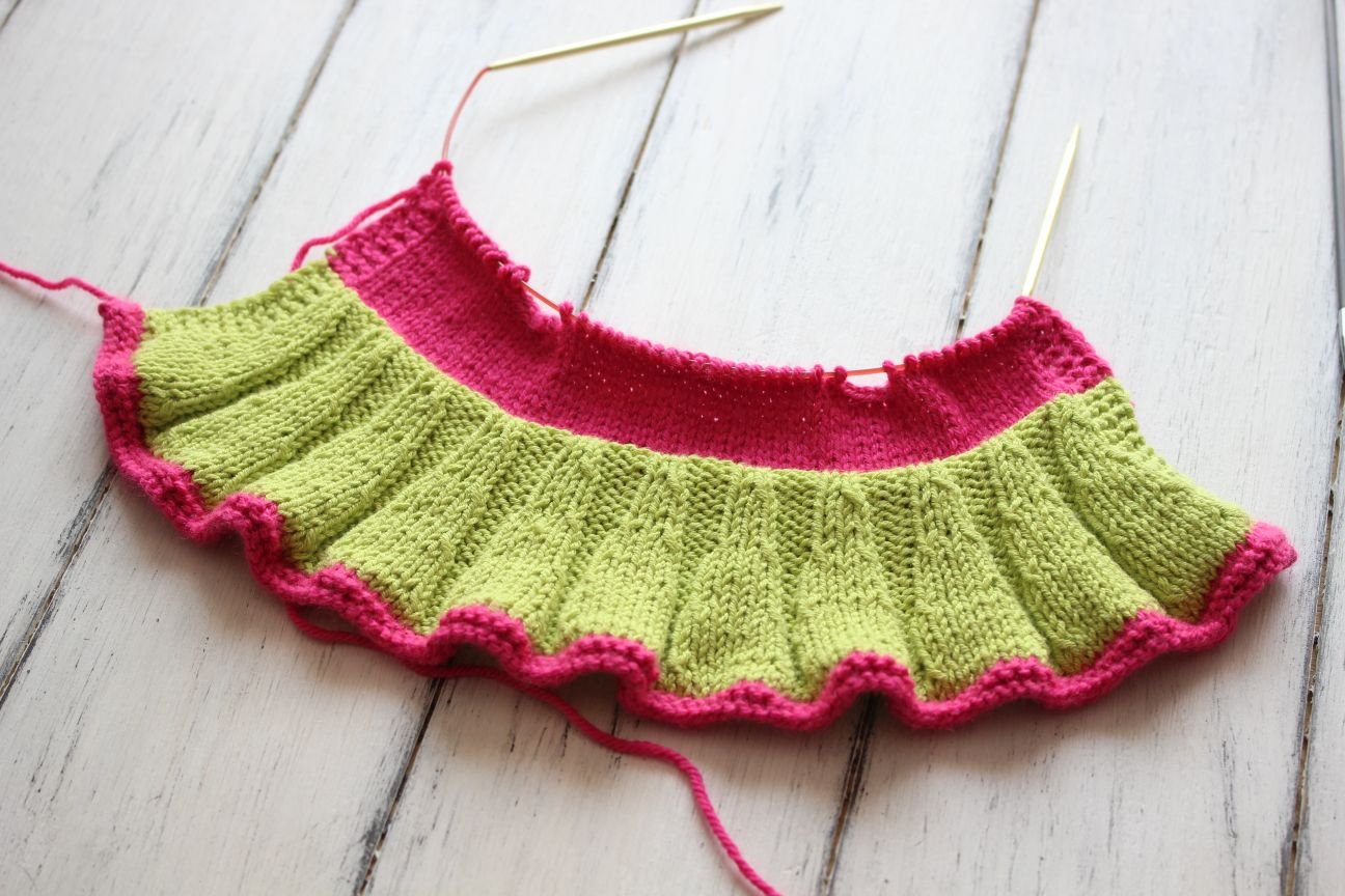 Blog-Inhaltsbild für 'Kostenlose Strickanleitung für Puppen Dirndl'