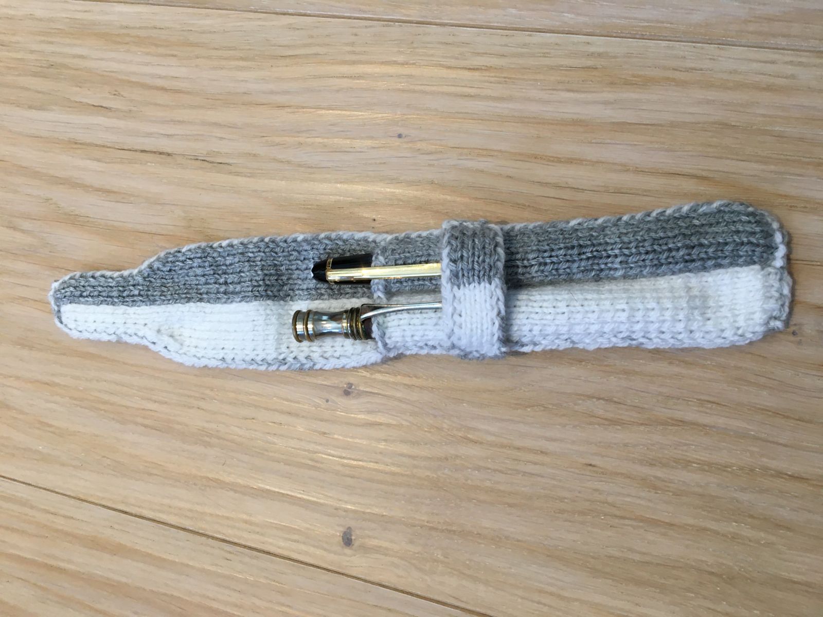 Blog-Inhaltsbild für 'Doubleface Stricken: Was kann man mit dem Hohlraum zwischen den beiden Seiten des Doubleface Gestricks machen?'