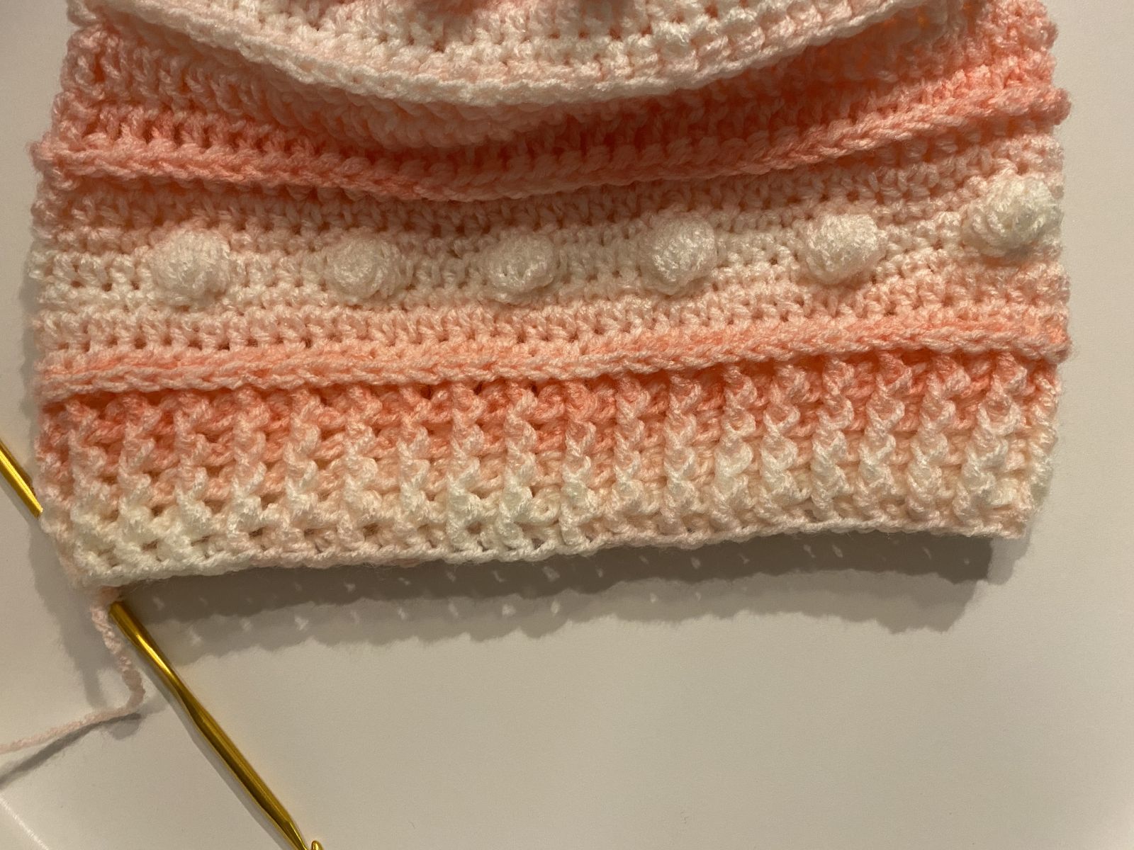 Blog-Inhaltsbild für 'Mütze mit Duttöffnung häkeln'