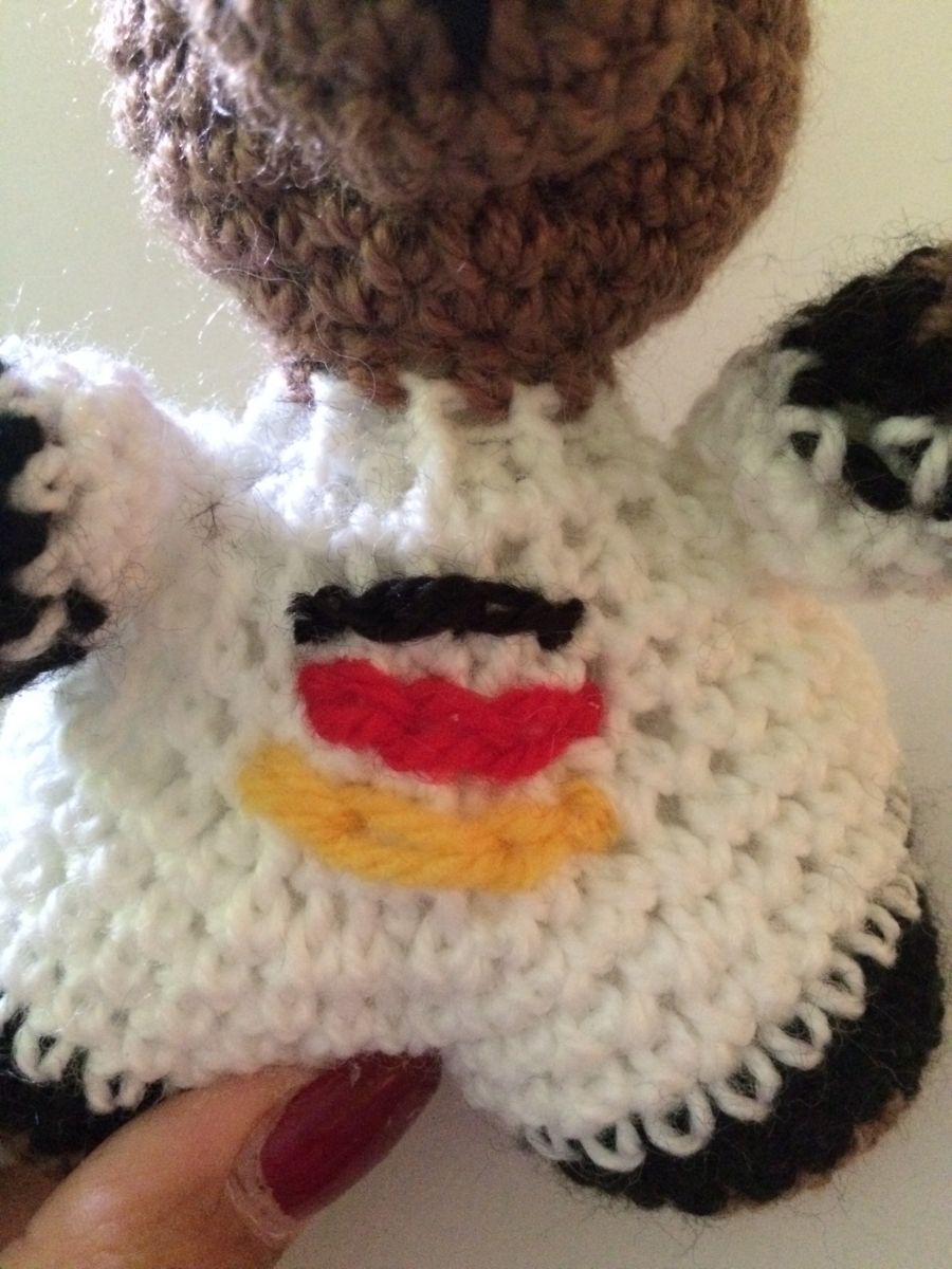 Blog-Inhaltsbild für 'Kostenlose Häkelanleitung - Kleines Fan-Bärchen'