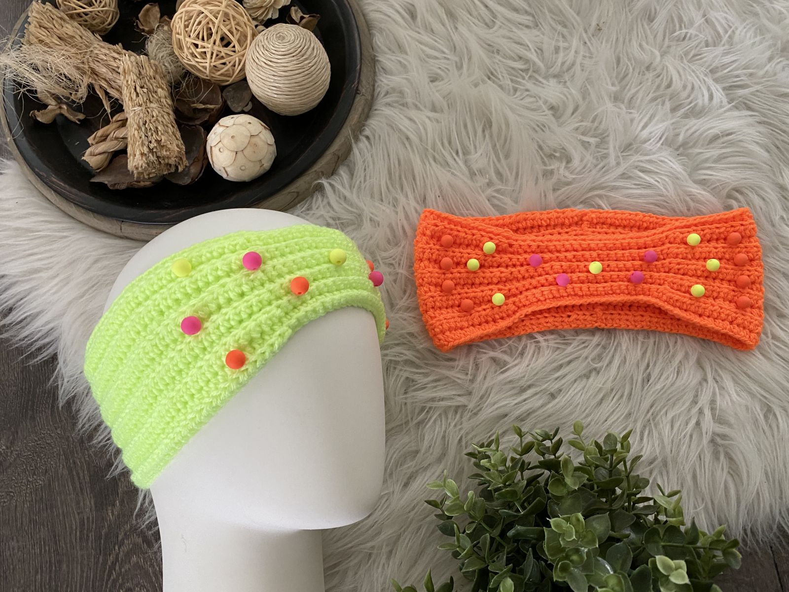 Blog-Inhaltsbild für 'Neon Stirnband mit Perlen häkeln'