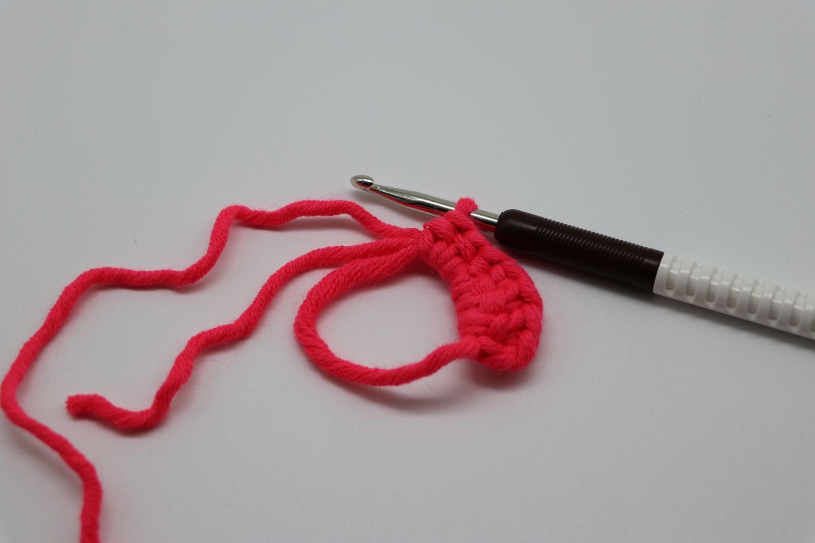 Blog-Inhaltsbild für 'Kostenlose Häkelanleitung für die kleinen Herzchen'