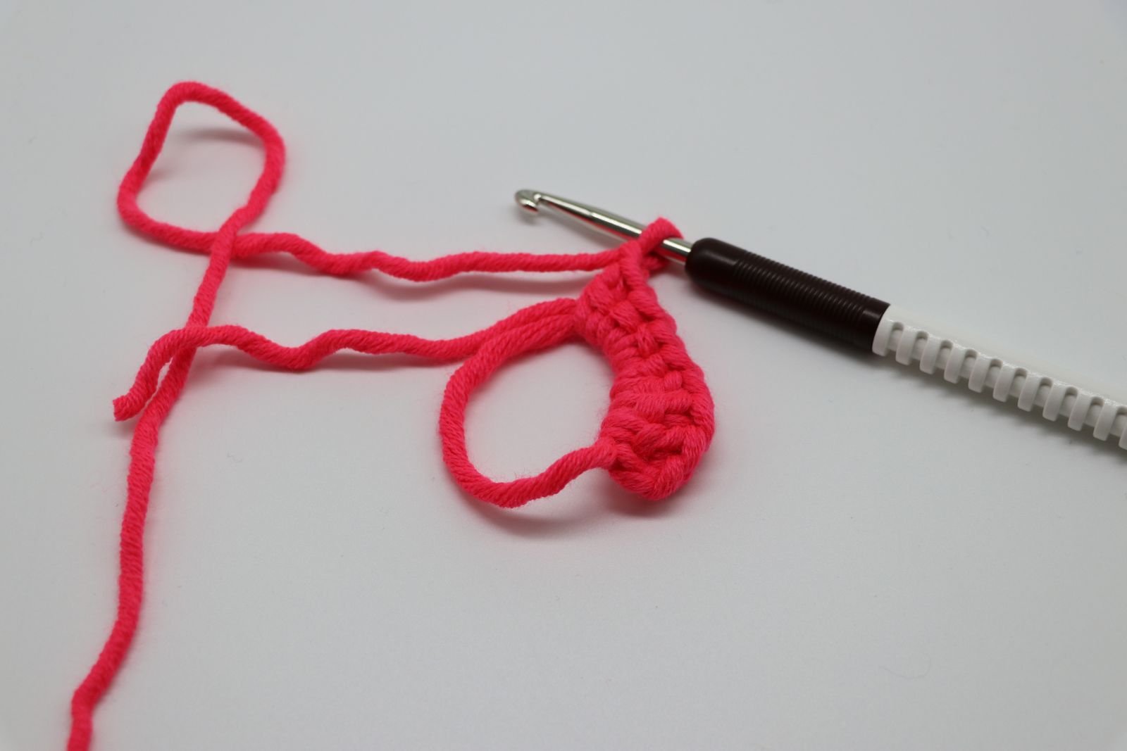 Blog-Inhaltsbild für 'Kostenlose Häkelanleitung für die kleinen Herzchen'