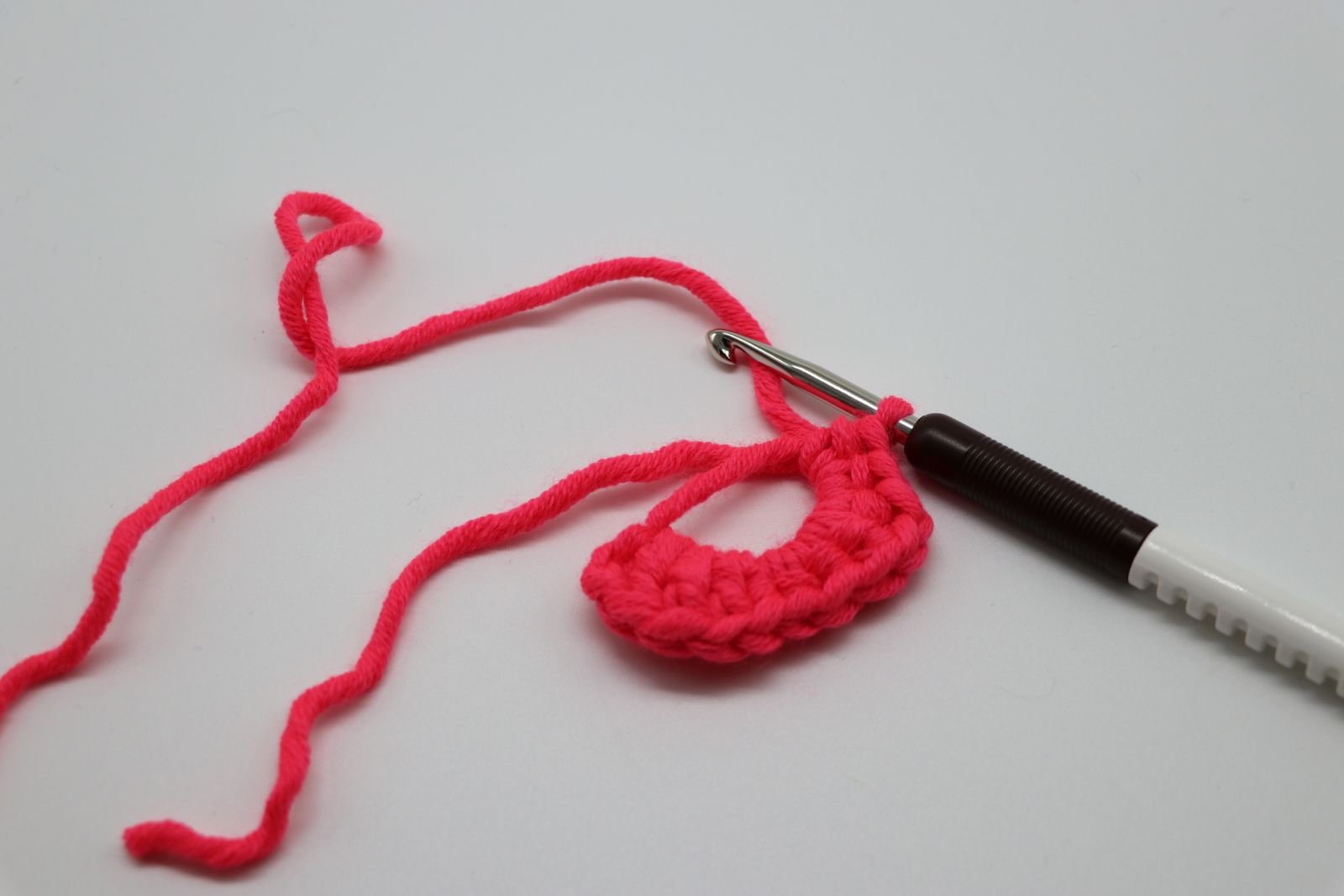 Blog-Inhaltsbild für 'Kostenlose Häkelanleitung für die kleinen Herzchen'