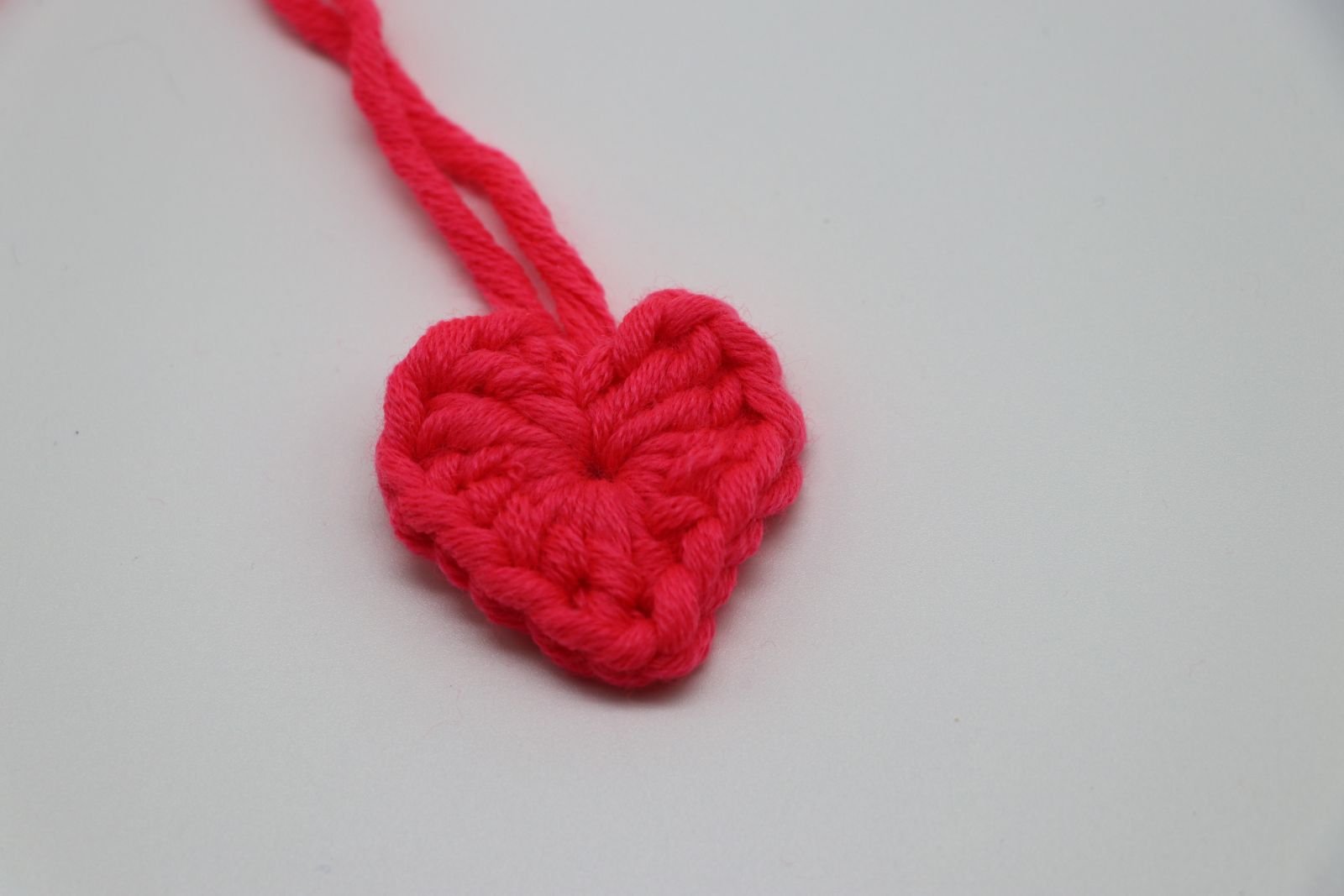 Blog-Inhaltsbild für 'Kostenlose Häkelanleitung für die kleinen Herzchen'