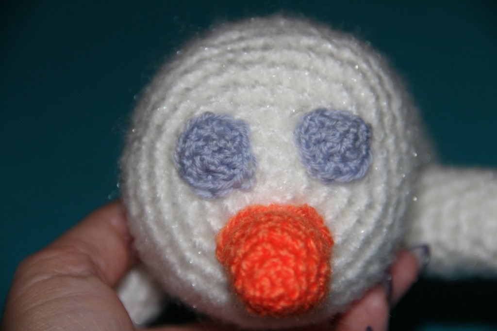 Blog-Inhaltsbild für 'Kostenlose Häkelanleitung - Kleiner Schneemann mit seinem Kuschelstern'