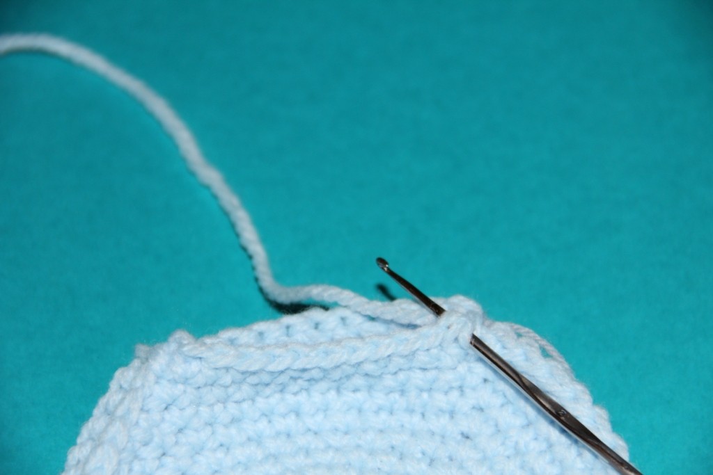 Blog-Inhaltsbild für 'Kostenlose Häkelanleitung - Kleiner Schneemann mit seinem Kuschelstern'