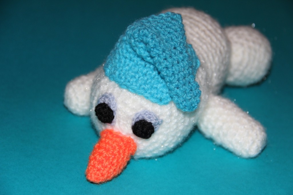 Blog-Inhaltsbild für 'Kostenlose Häkelanleitung - Kleiner Schneemann mit seinem Kuschelstern'