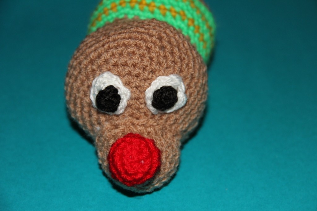 Blog-Inhaltsbild für 'Kostenlose Häkelanleitung - Kleines Rentier und sein Kuschelkissen'