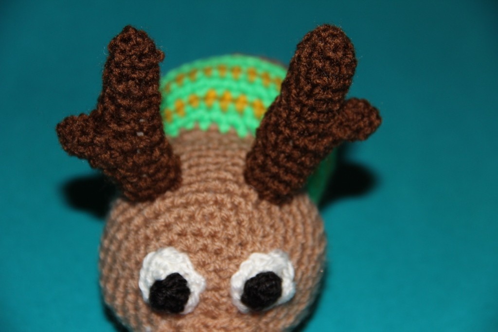 Blog-Inhaltsbild für 'Kostenlose Häkelanleitung - Kleines Rentier und sein Kuschelkissen'