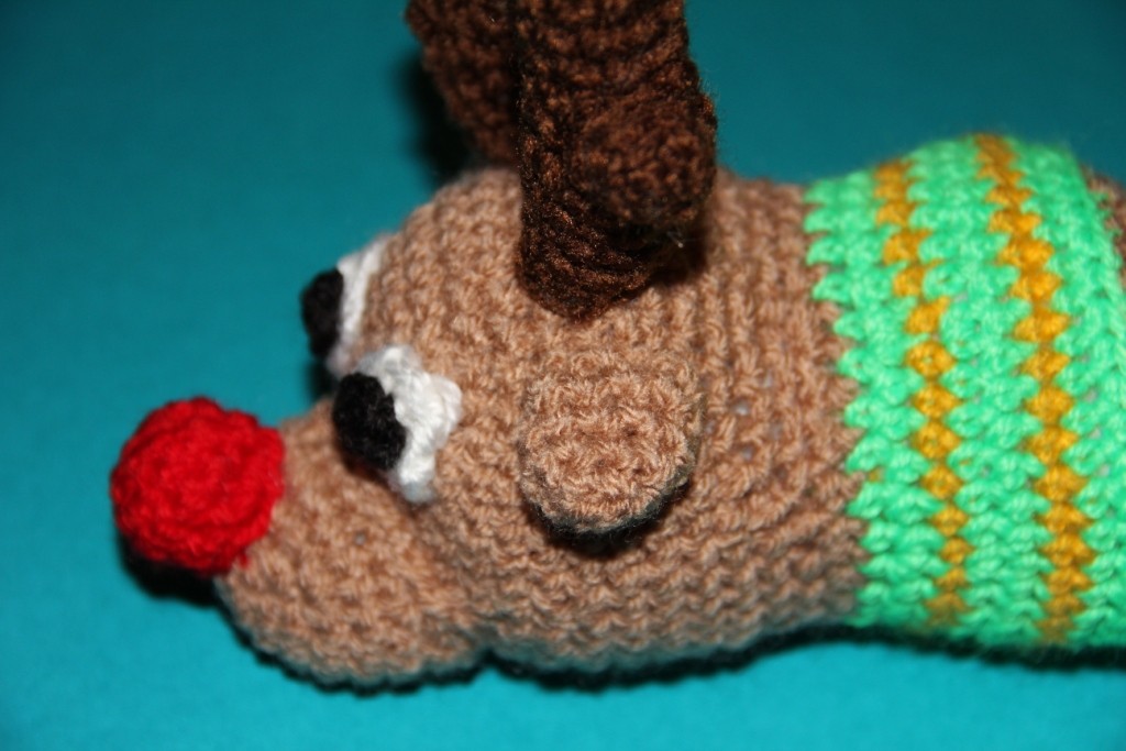 Blog-Inhaltsbild für 'Kostenlose Häkelanleitung - Kleines Rentier und sein Kuschelkissen'