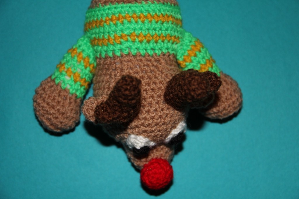 Blog-Inhaltsbild für 'Kostenlose Häkelanleitung - Kleines Rentier und sein Kuschelkissen'