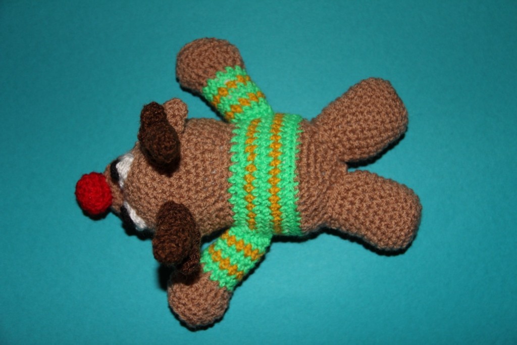 Blog-Inhaltsbild für 'Kostenlose Häkelanleitung - Kleines Rentier und sein Kuschelkissen'