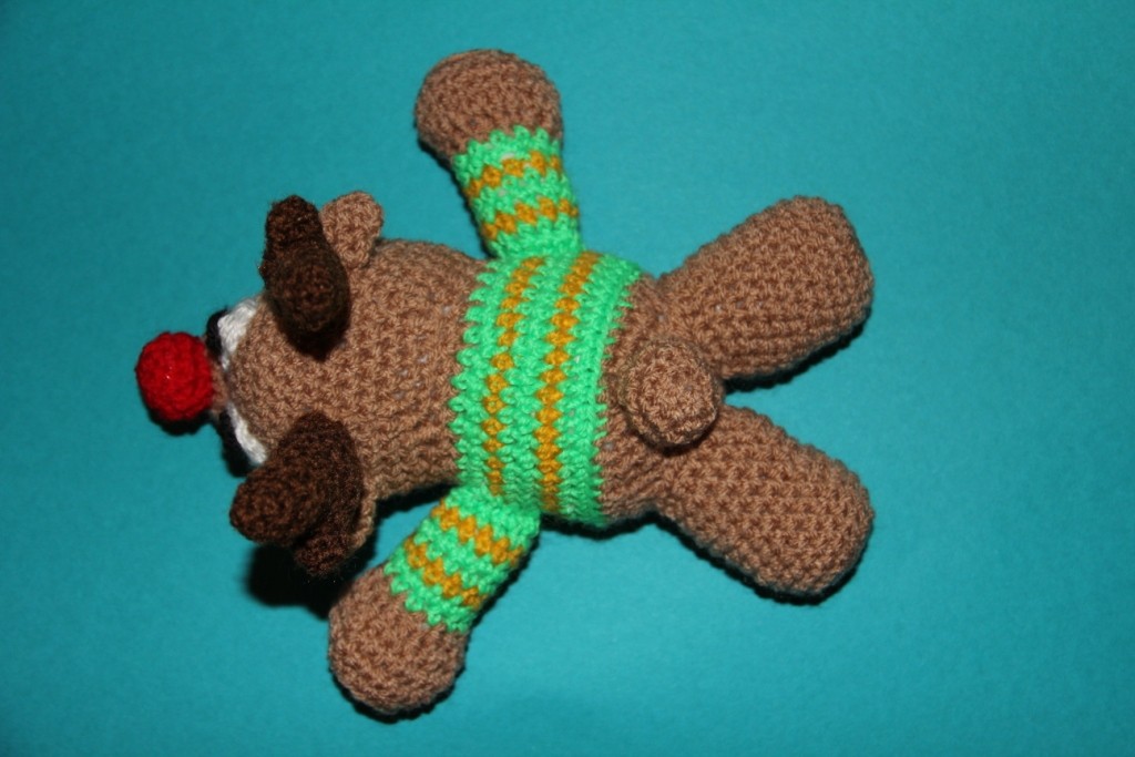 Blog-Inhaltsbild für 'Kostenlose Häkelanleitung - Kleines Rentier und sein Kuschelkissen'