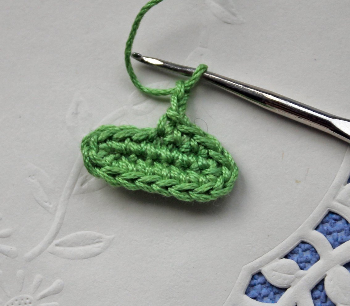 Blog content image for 'Three Christmas tree decorations made from leftover yarn'