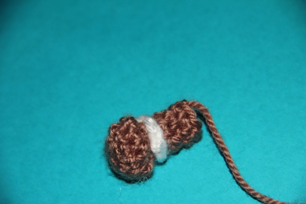 Blog-Inhaltsbild für 'Kostenlose Häkelanleitung - Kleines Lebkuchenmännchen als Schlüsselanhänger oder Taschenbaumler'