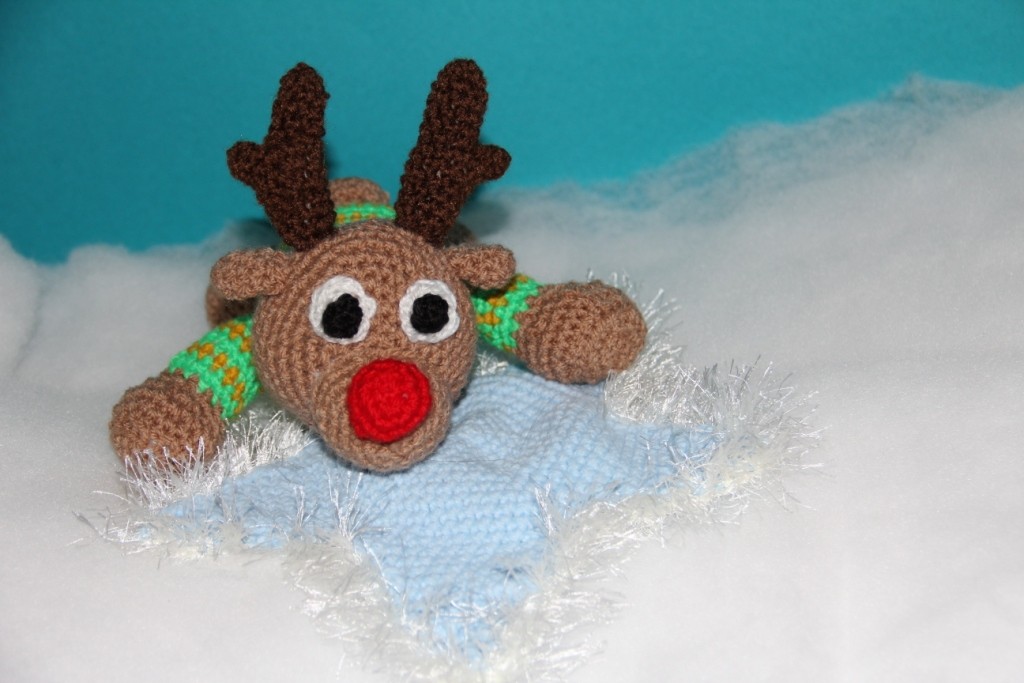 Blog-Inhaltsbild für 'Kostenlose Häkelanleitung - Kleines Rentier und sein Kuschelkissen'