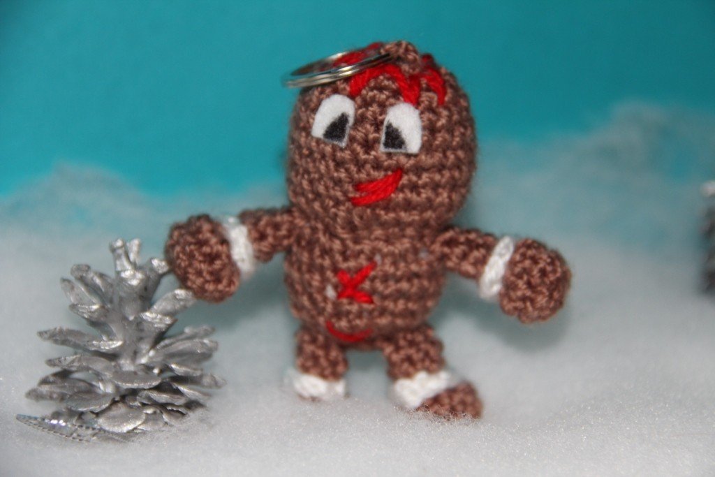 Blog-Inhaltsbild für 'Kostenlose Häkelanleitung - Kleines Lebkuchenmännchen als Schlüsselanhänger oder Taschenbaumler'