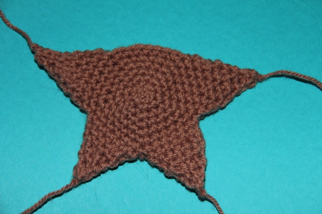 Blog-Inhaltsbild für 'Kostenlose Häkelanleitung - Kleine gehäkelte Lebkuchenanhänger'