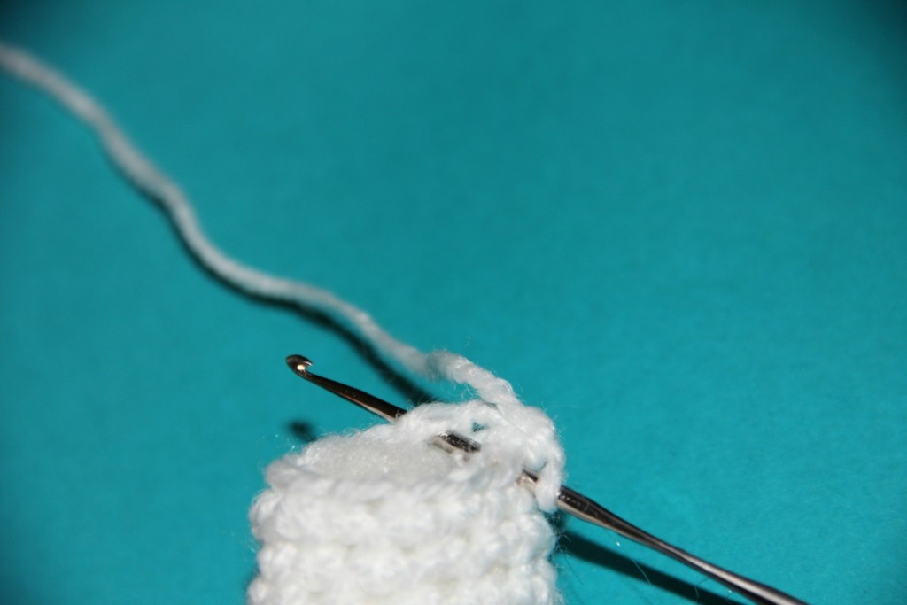 Blog-Inhaltsbild für 'Kostenlose Häkelanleitung - Geschenkidee - Kleiner Schneemann als Untersetzer'