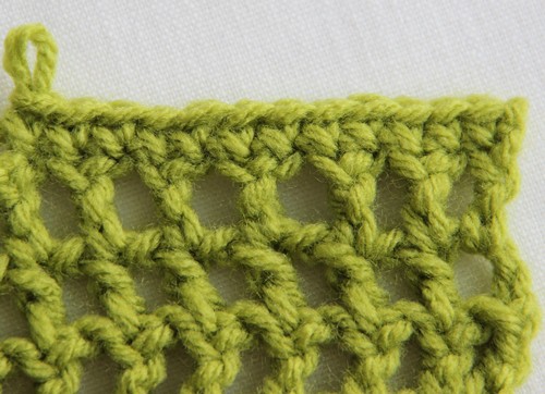 Blog-Inhaltsbild für 'Kostenlose Häkelanleitung: Kissen mit Fransen aus Wollresten - für Häkelanfänger geeignet'