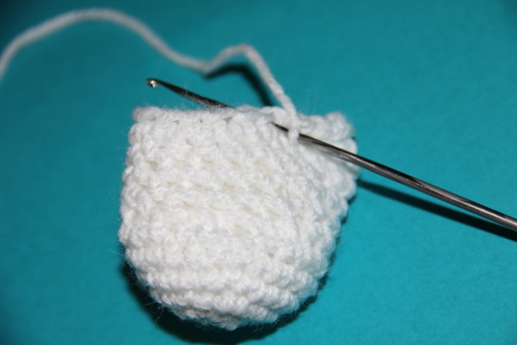 Blog-Inhaltsbild für 'Kostenlose Häkelanleitung - Geschenkidee - Kleiner Schneemann als Untersetzer'