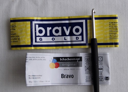 Blog-Inhaltsbild für 'Kostenlose Häkelanleitung: Kissen mit Fransen aus Wollresten - für Häkelanfänger geeignet'