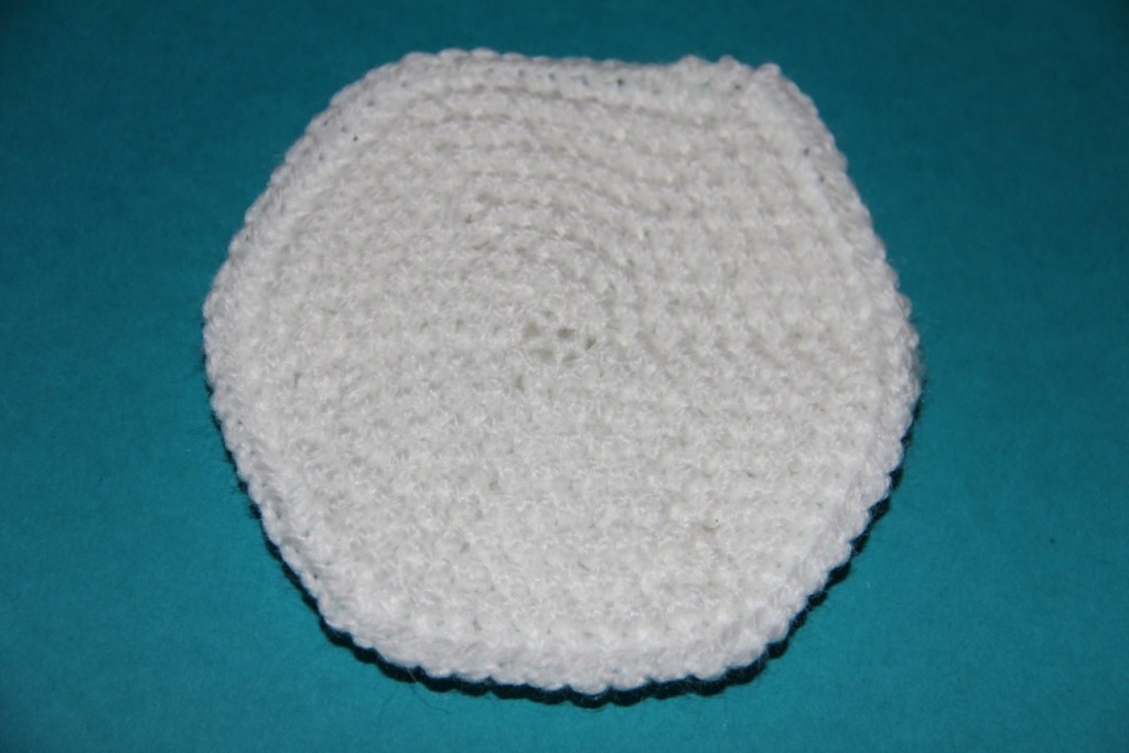 Blog-Inhaltsbild für 'Kostenlose Häkelanleitung - Geschenkidee - Kleiner Schneemann als Untersetzer'